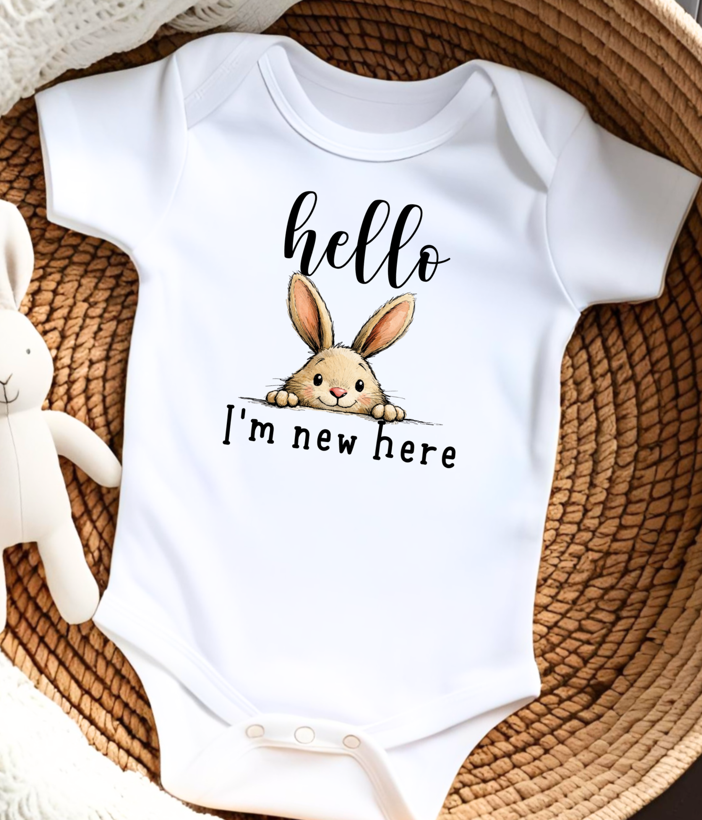 Hello I’m New Here Baby Onesie® – Cute Bunny Newborn Announcement Outfit – Gender Neutral Baby Bodysuit – Baby Shower Gift – Coming Home Outfit